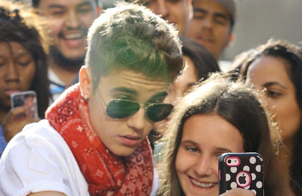 Celeb Style: Justin Bieber’s Green Scarf Style